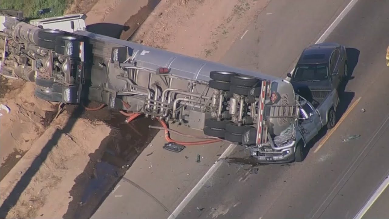 Good samaritan saves a man from I-10 wreckage - YouTube