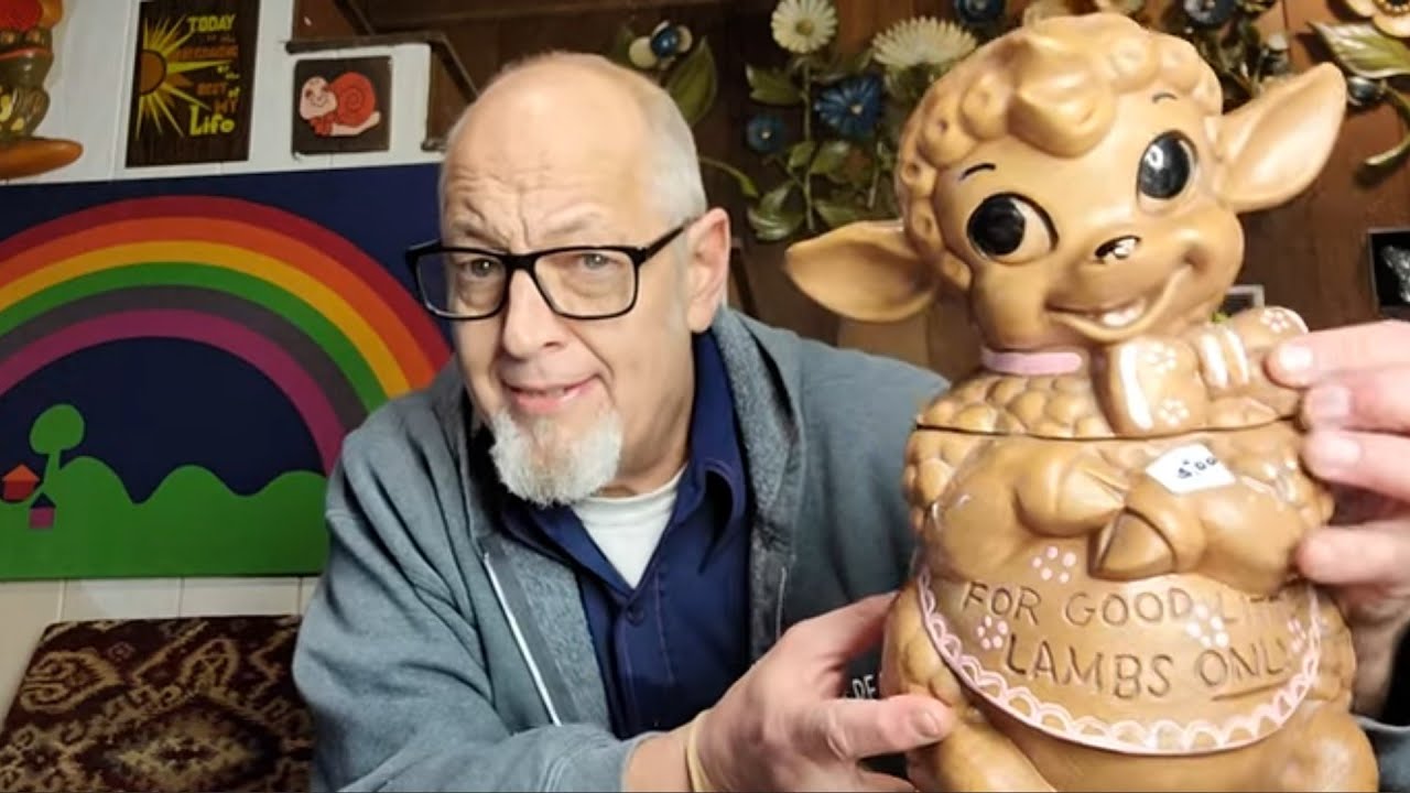 Awesome vintage cookie jar episode!!!! Amazing creepy clown McCoy Pottery find. ep. #134