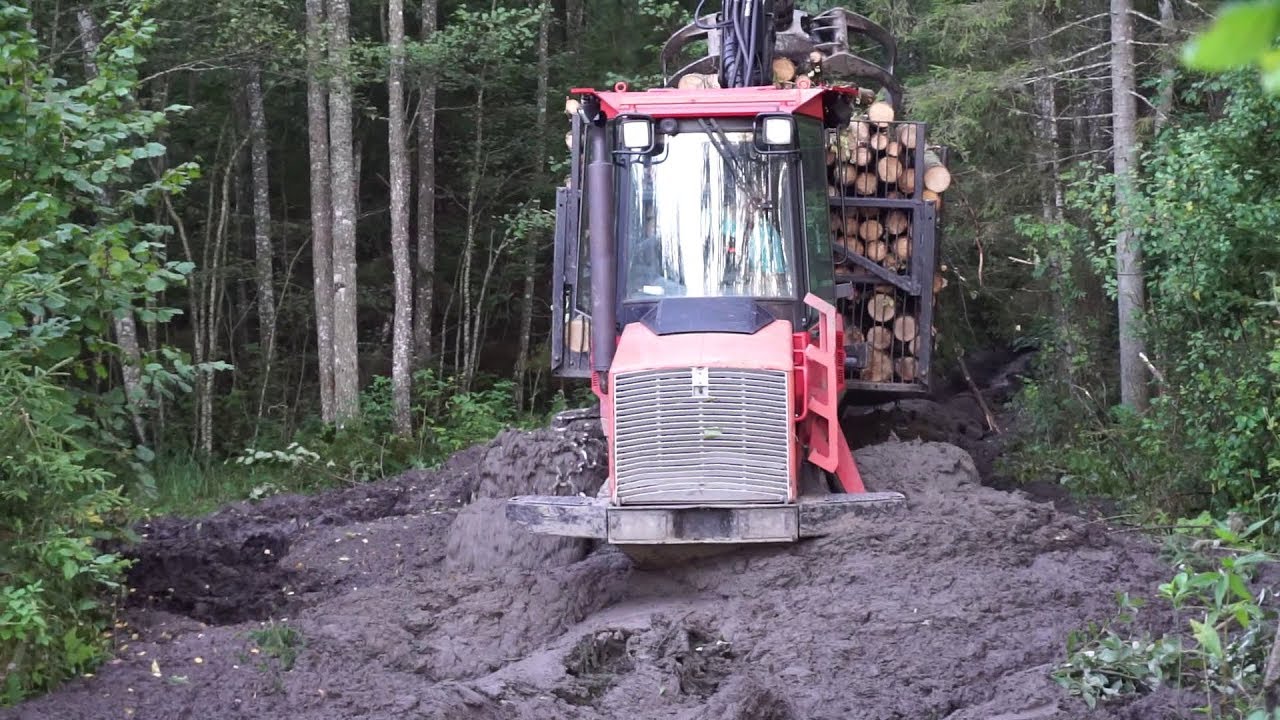 Logging with Valmet 840.3, difficult road, mud, skilled operator