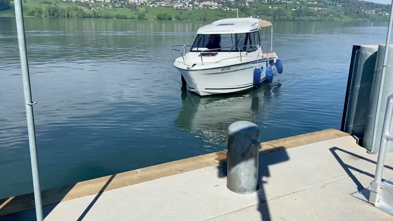 Motorbootmanöver Anlegen vorwärts Backbord 45 Grad...