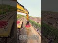 鉄道重機でホース回収 : 線路上を走りながら専用アームが赤いホースを次々と巻き取っていく