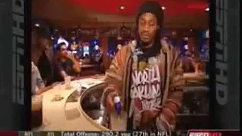 Marshawn Lynch at Applebee's (Ambiance and Decor)
