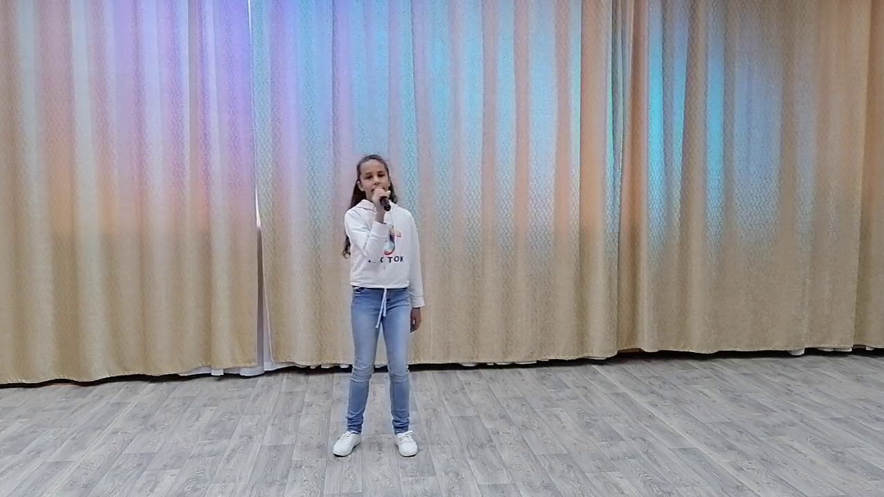 туча хмурая растает солнце выглянет опять. в небе тают облака. неохотно и несмело. песня все сбывается на свете. песня весёлая песенка текст.