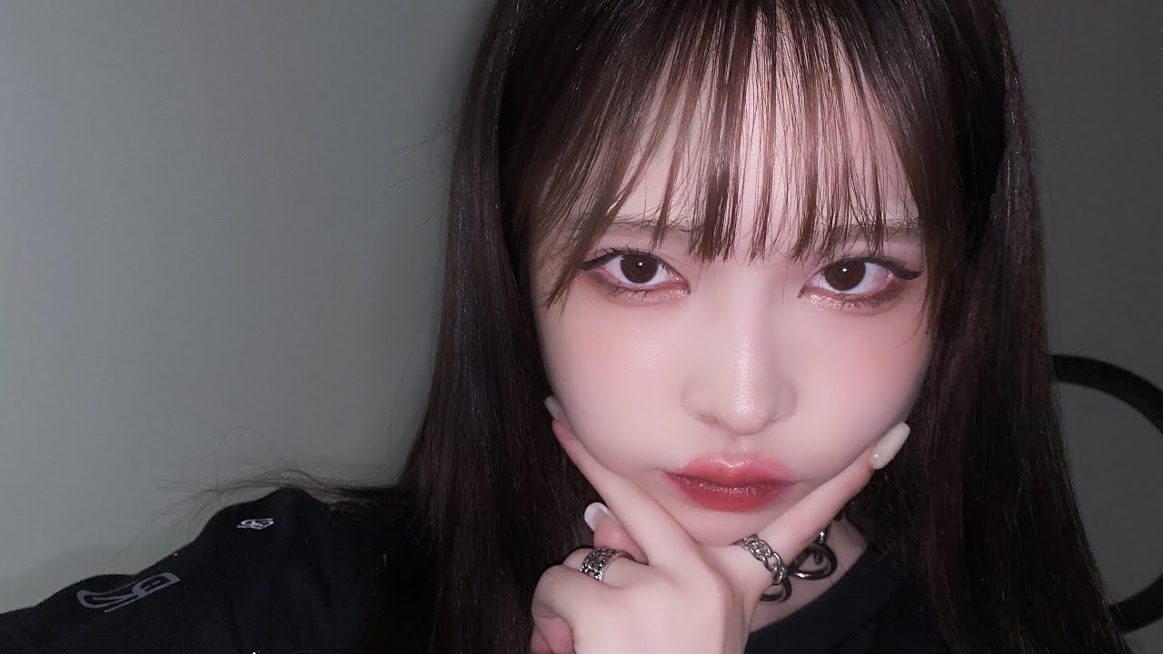 Youtube Video Statistics For 黒宮れい様のお顔に近づきたいメイク ヲタク全開 Noxinfluencer