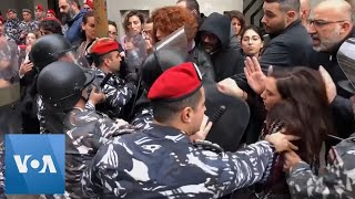 Lebanon Protesters Scuffle With Security Forces in Beirut