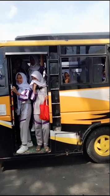 Anak Sekolah Naik Bis Andong Bis Mini #short #bus