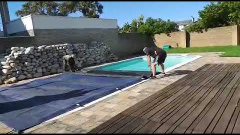 How to remove a solid PVC swimming Pool cover