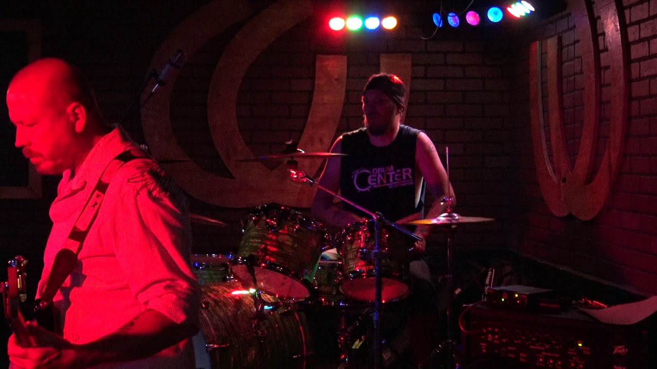 Brad Hardin & Cold Blue Steel Horseshoes Kentucky Grill and Saloon in