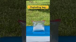 💥Exploding bag💥 Baking soda + vinegar in a bag #kidsactivities #kidsscienceexperiment