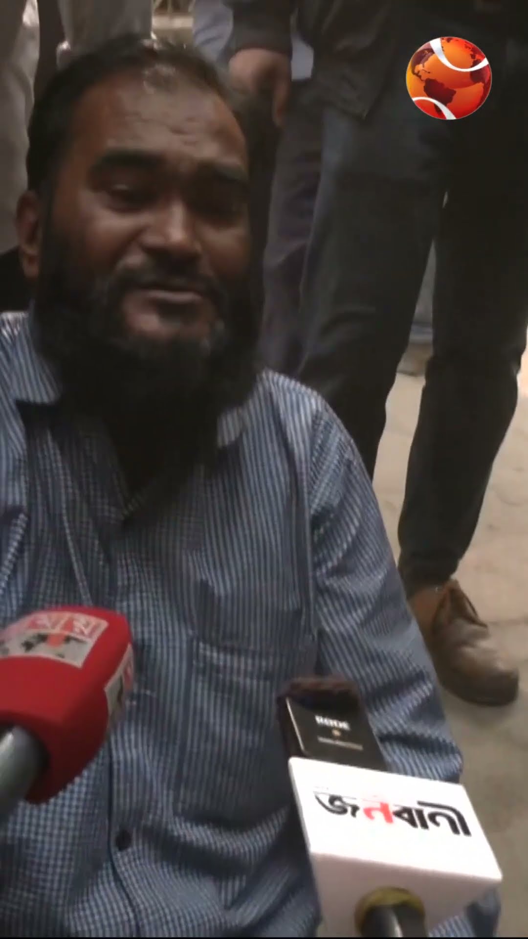 'পুলিশের দৌড়ানিতে পা ভাঙ্গলো পথচারীর' #police #Channel24