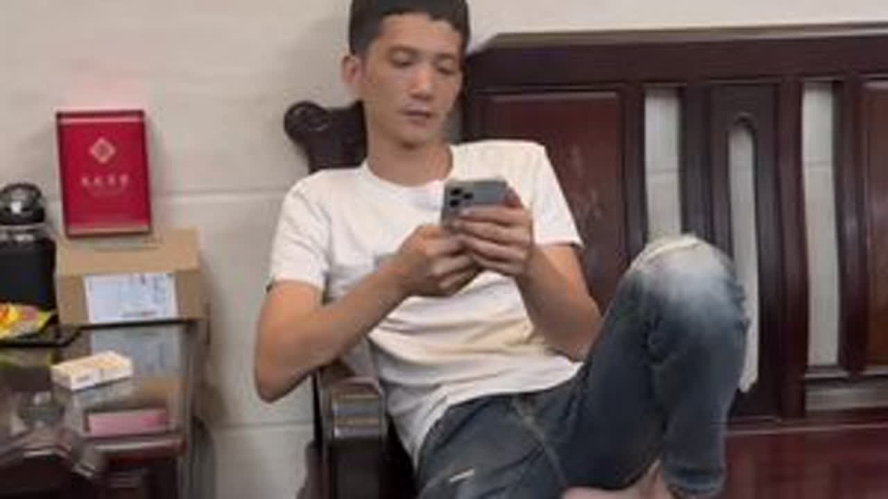 唠唠叨叨还是把家务给干了，而且干得非常的干净，值得表扬