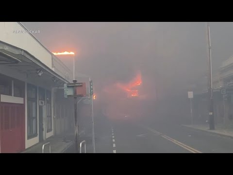 Wildfire burning one of Hawaii's most popular tourist areas