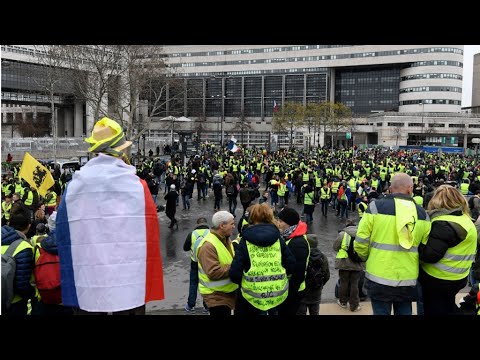 Tens of thousands take to streets in Act 9 of ‘Yellow Vest’ protests - Tens of thousands take to streets in Act 9 of ‘Yellow Vest’ protests