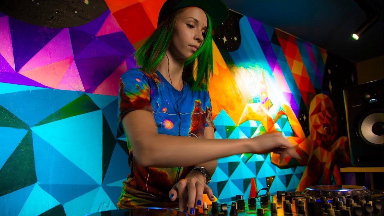 @Miss Monique   - Live @ Radio Intense 09.08.2018 #Progressive