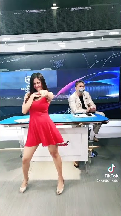 Tiktok presenter bola hot