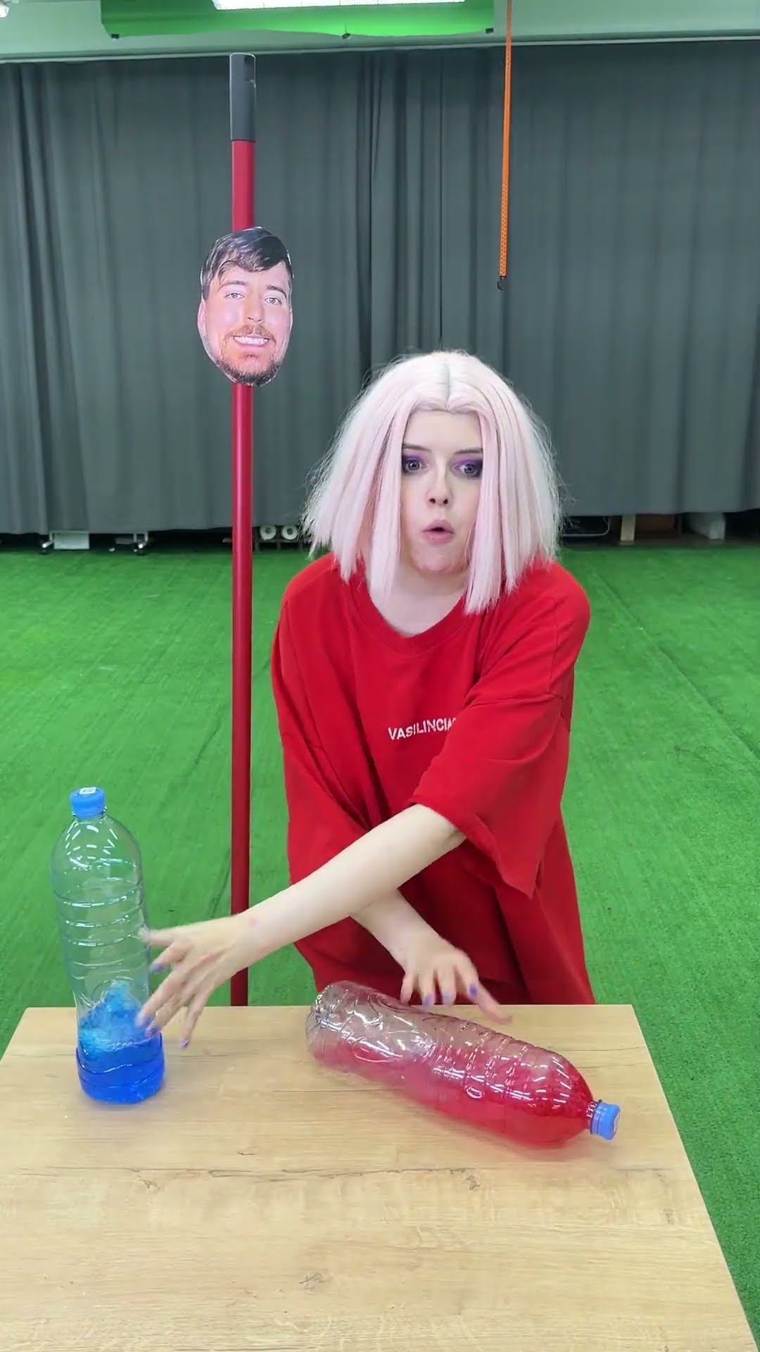 А он неплохо играет !