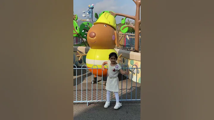 It’s Peppa Pig World. Look at the excitement!! #shorts #paultonspark #peppapig