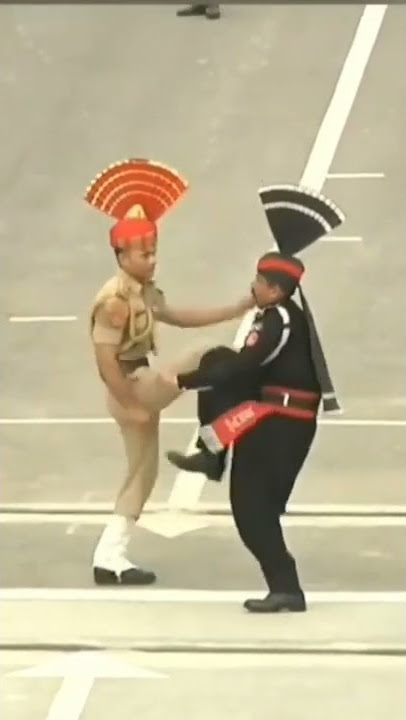 UPACARA MILITER UNIK DI PERBATASAN NEGARA INDIA DAN PAKISTAN!! #shorts #unique #ceremony