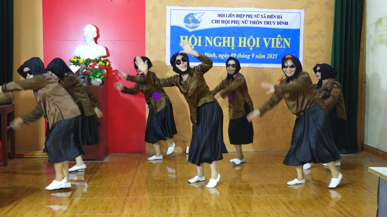 Vào Đời : Tiết mục dân vũ - Các cụ U90 thôn Truy Đình xã Diên Hà - Hưng Yên