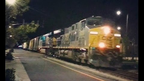 CSXT Q470-04 northbound at track speed ES40DC/ES40DC 1st gen K5HL horn Fayetteville, NC
