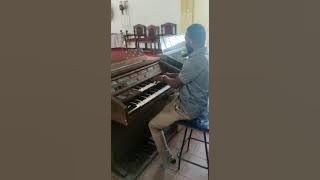 Anakuja Mwenye Enzi- By Felician Nyundo