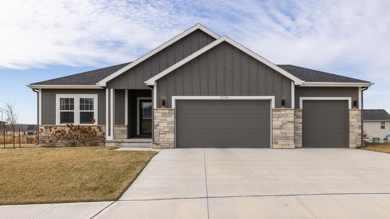 17136 Potter St, Bennington, NE