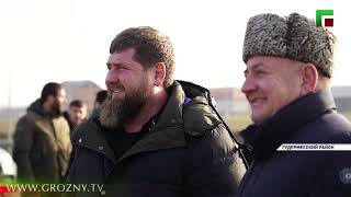 Рамзан Кадыров проверил ход строительства транспортной развязки на дороге, ведущей в село Ахмат-Юрт