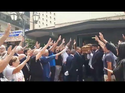 Napoli, saluto fascista al funerale dell'ex presidente della Regione Antonio Rastrelli