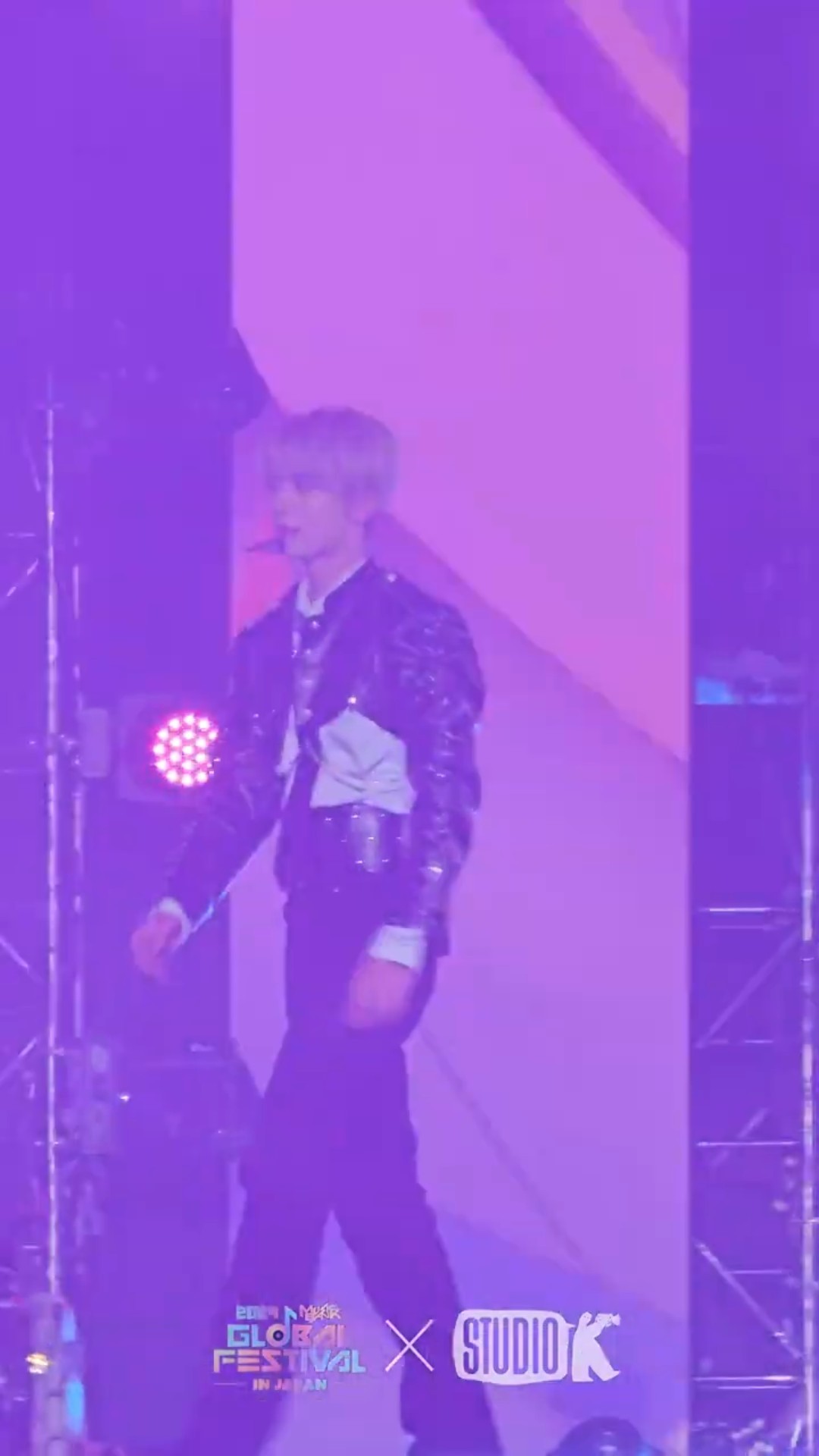 #현장직캠 #제로베이스원 'Feel The POP' 인사 behind ver @뮤직뱅크글로벌페스티벌 241219 #shorts