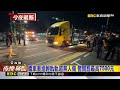 自小客車衝進輕軌站卡軌道上 駕駛：閃避行人@newsebc