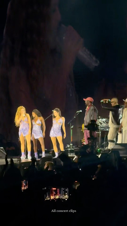 Shakira brings out Black Eyed Peas at Sofi stadium LA 🤩 #shakira #blackeyedpeas #tour