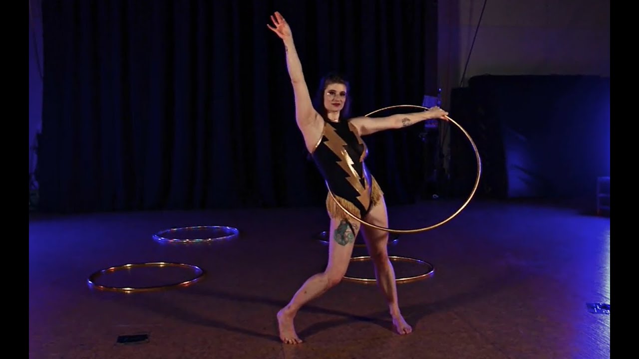 Laura Oakley - Hula hoops