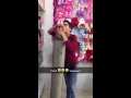 سحب غاز الهيليوم الى الداخل وسيتغير الصوت كليا 
