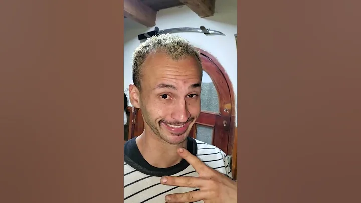 Luis se razura la barba