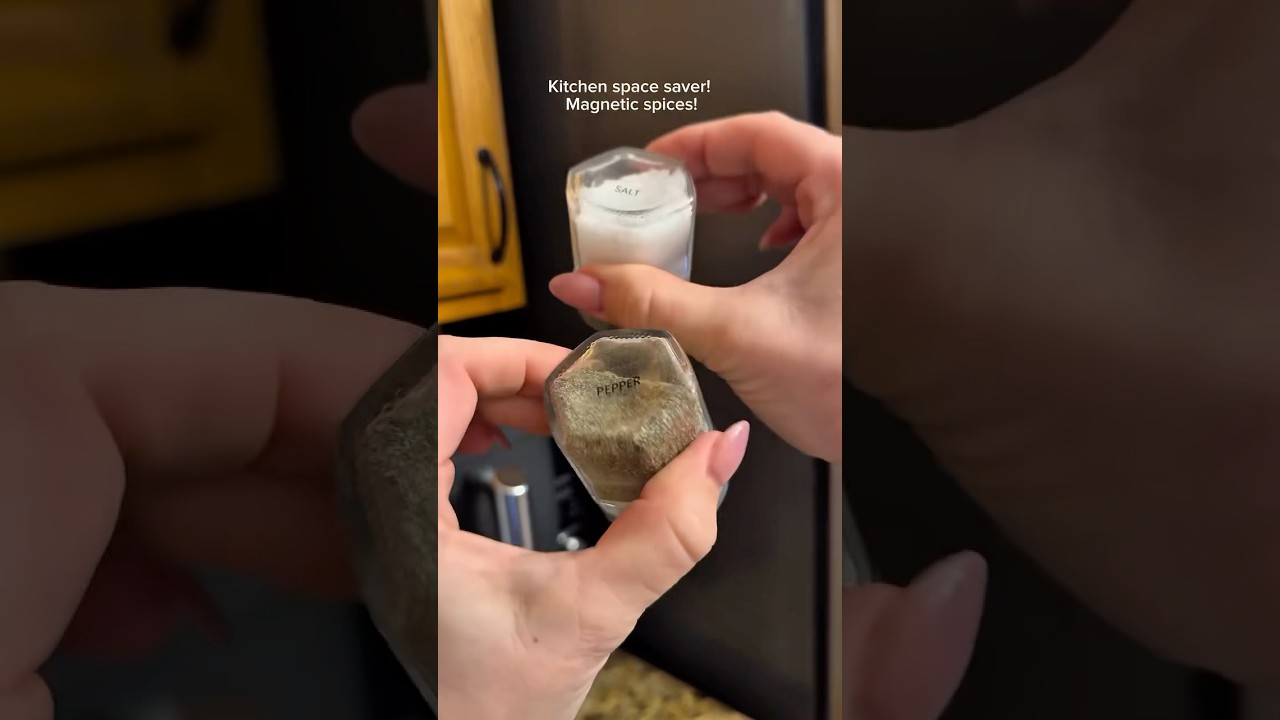 This spice jas set is a space saver and easily accessible. 