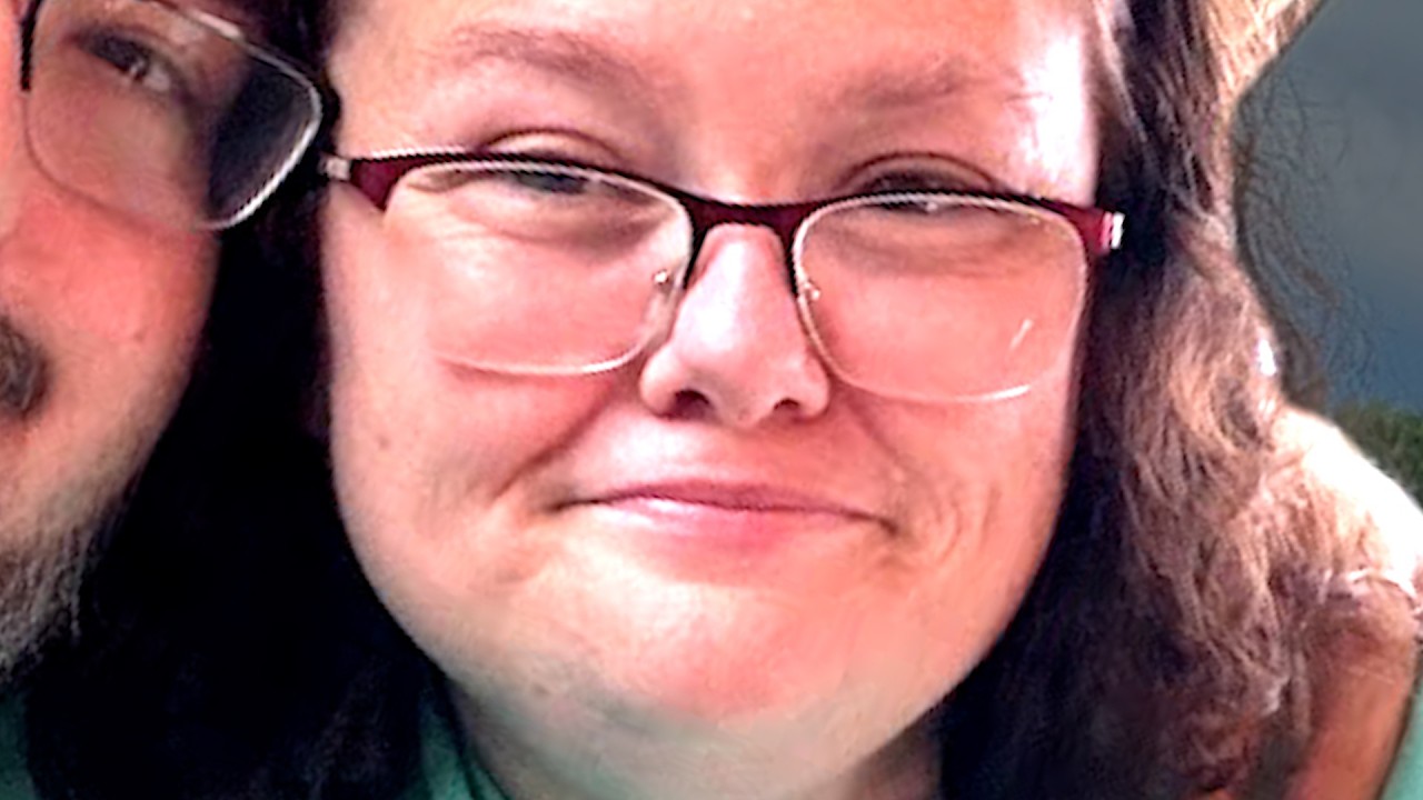 Kelly Finally Lost Her Mind