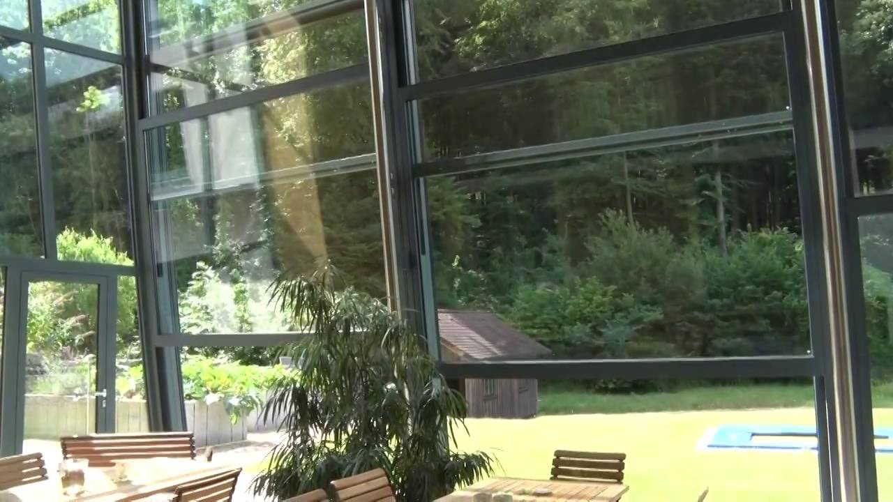 Wintergarten mit großen Vertikalschiebefenstern - YouTube