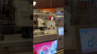 الانسان فى خطر مع التقدم التكنولوجي روبوتات لبيع الايس كريم فى ليتوانيا 🇱🇹 #سياحة #سفر #أوروبا