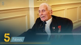 WW2 veterans come together to share memories of D-Day landing | 5 News