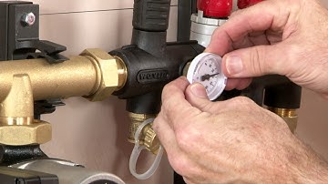 How to install the Hep2O composite manifold?