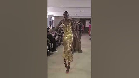 #models #falling #runway #fail #fashionshow
