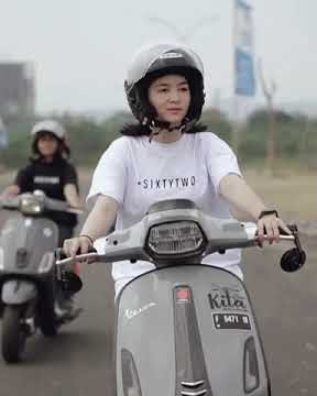 Story Wa cewek cantik naik || Vespa matic