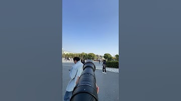 Passersby said that the effect of seeing a friend