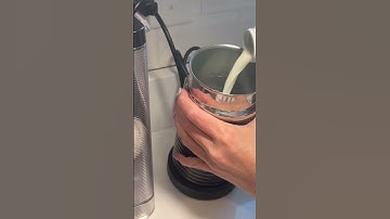Quick demonstration of the Aeroccino 3 Milk Frother