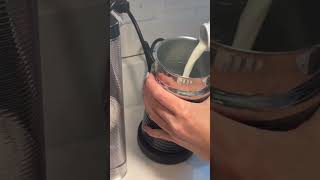Quick demonstration of the Aeroccino 3 Milk Frother