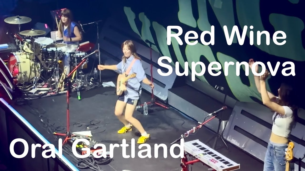 Red Wine Supernova (cover) | Orla Gartland | Opening for Glass Animals | Omaha, NE | August 5, 2025