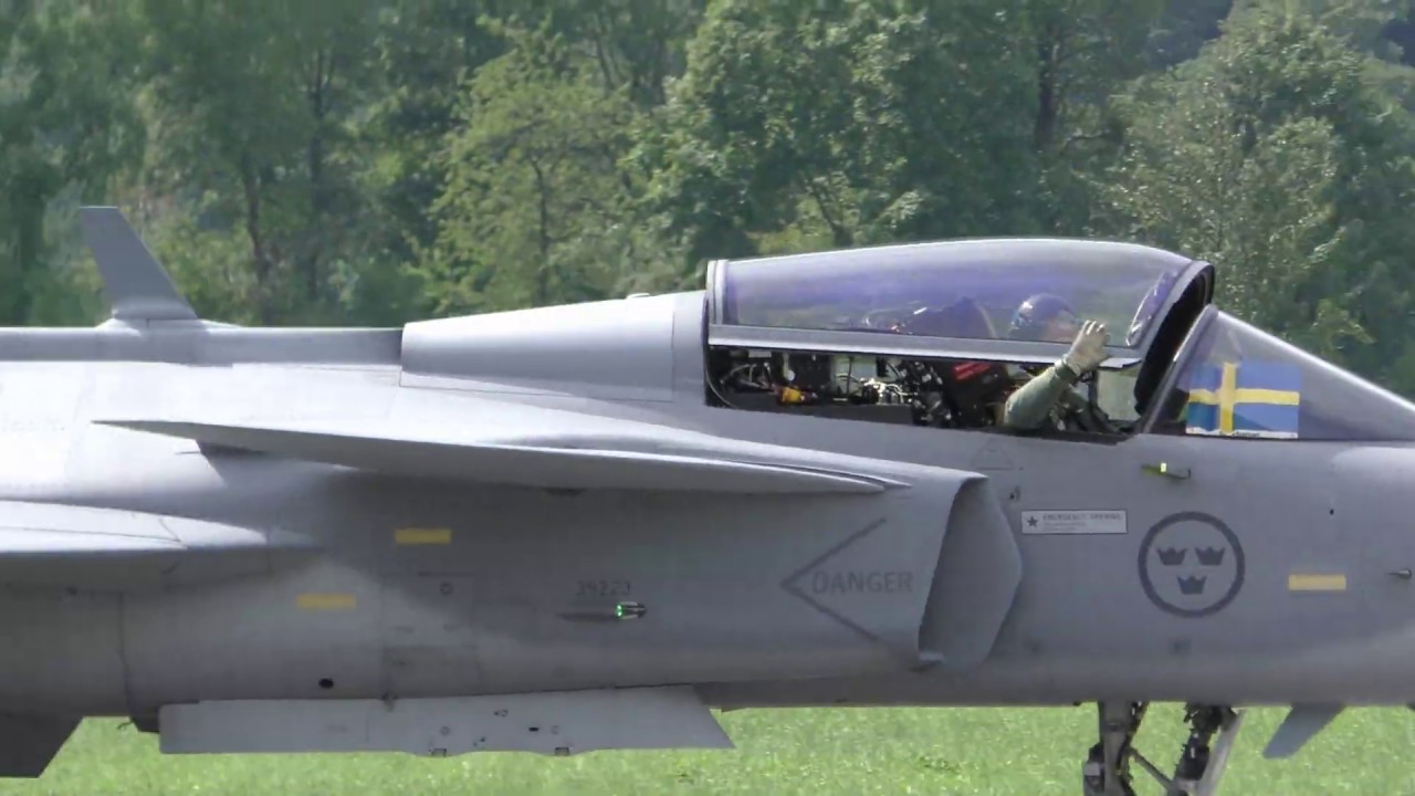 EUROFIGHTER TYPHOON SAAB GRIPEN - YouTube