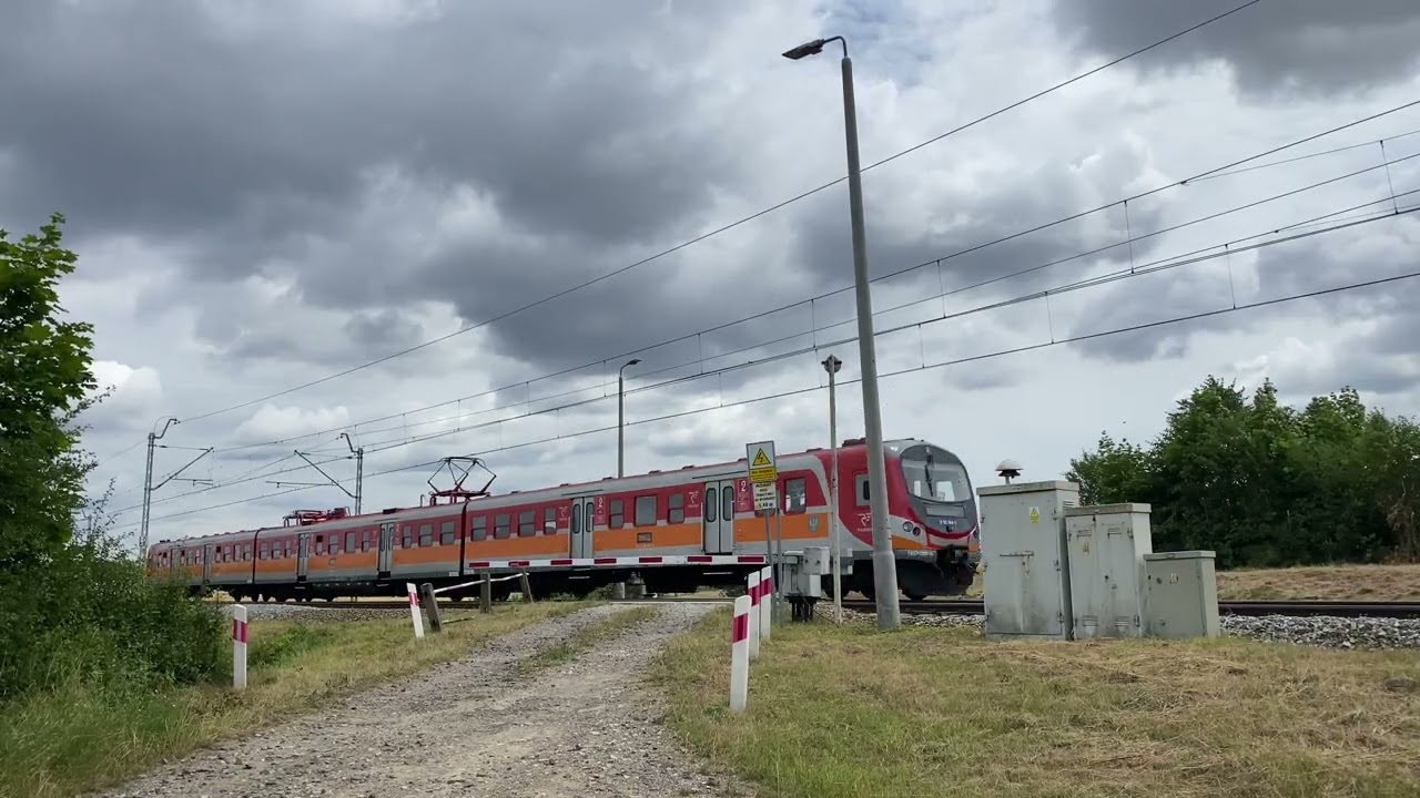 Szymiszów, ul. Suska, dzwon KLD-4013, przehjazd kolejowy, railway crossing, [4K]