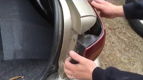 How to change a tail lamp (saturn)