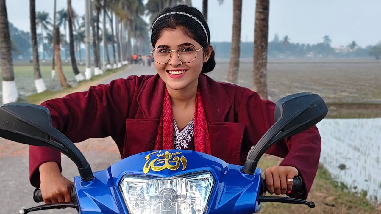 অনেকদিন পরে ইস্কুটিতে চড়ে ঘোরাঘুরি। সুন্দর একটা ব্লগ। না দেখলে মিস! Singer shova 